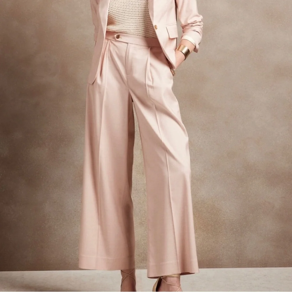 NWT! Pink Banana Republic Wide-Leg Suit Pant - Size 4